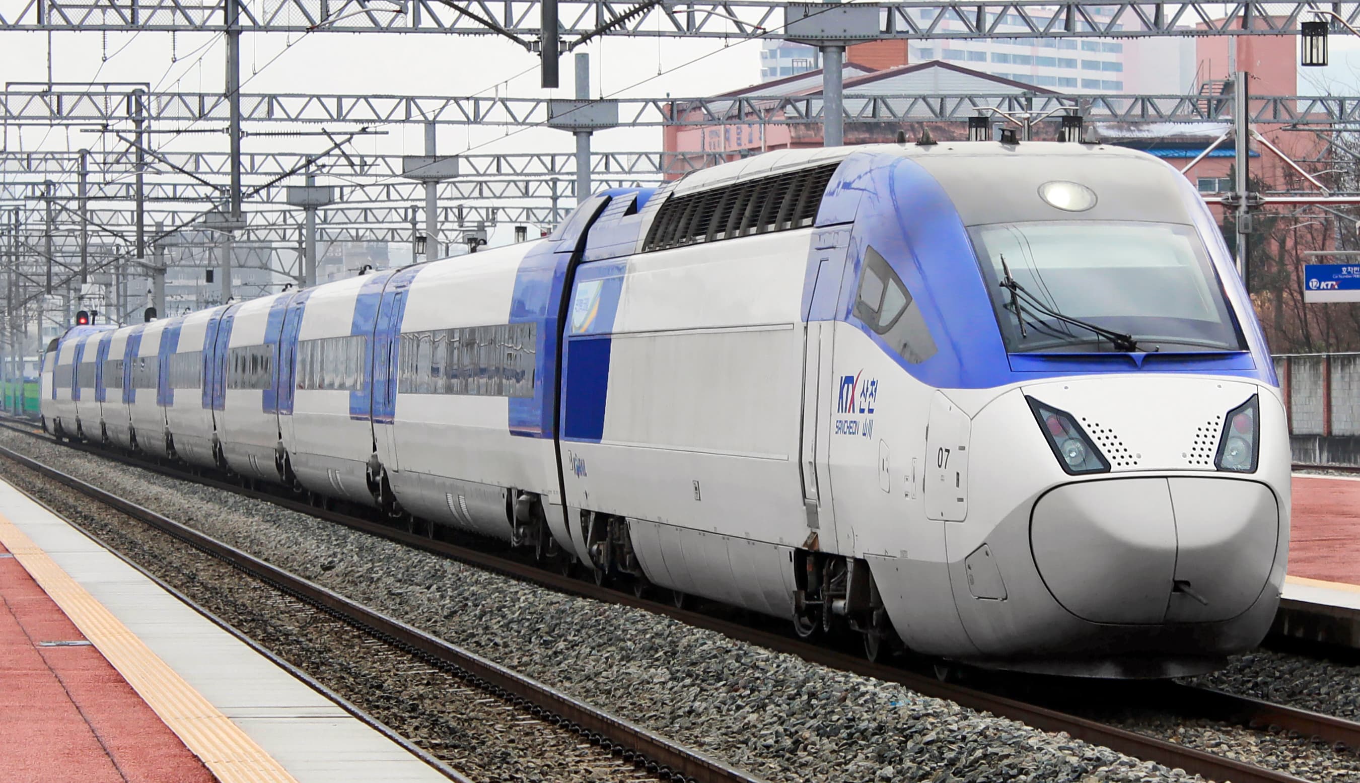 KTX vs SRT vs Express Bus 2026: Korea City Travel Guide