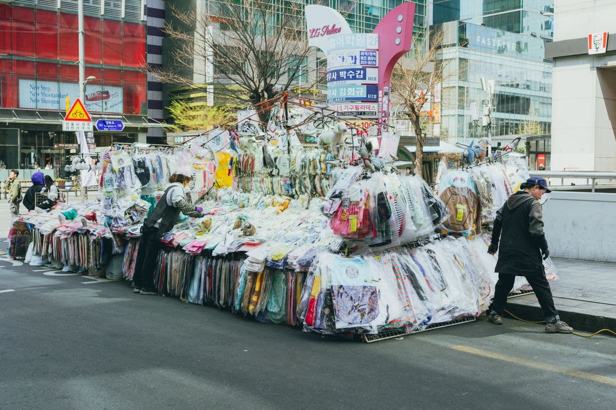 Seoul Vintage Shopping Guide 2026: Dongmyo, Hongdae, Mullae, and What To Buy