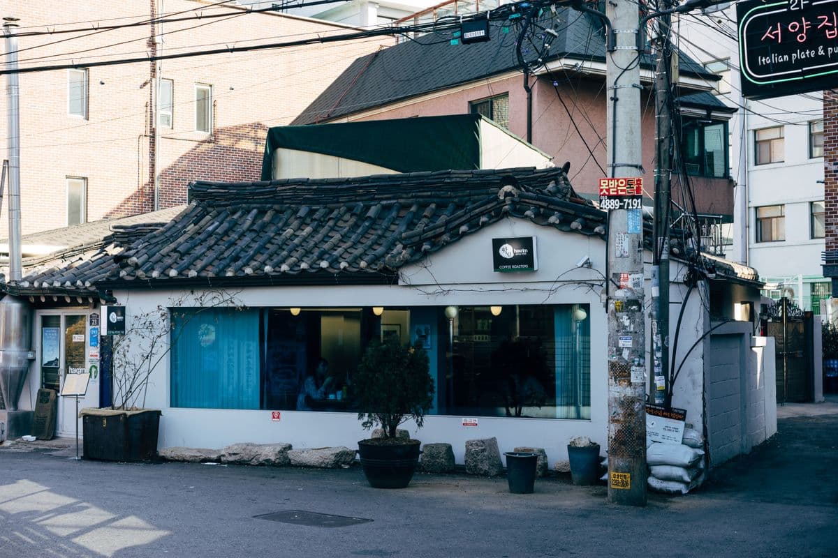 Seoul Salt Bread and Bakery Pilgrimage 2026: London Bagel, Jayeondo, Onion, and Local Bakery Routes