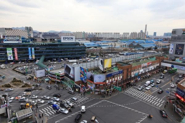Seoul Tech and Gadget Shopping Guide 2026: Yongsan, Cameras, Power Banks, and What Not To Buy