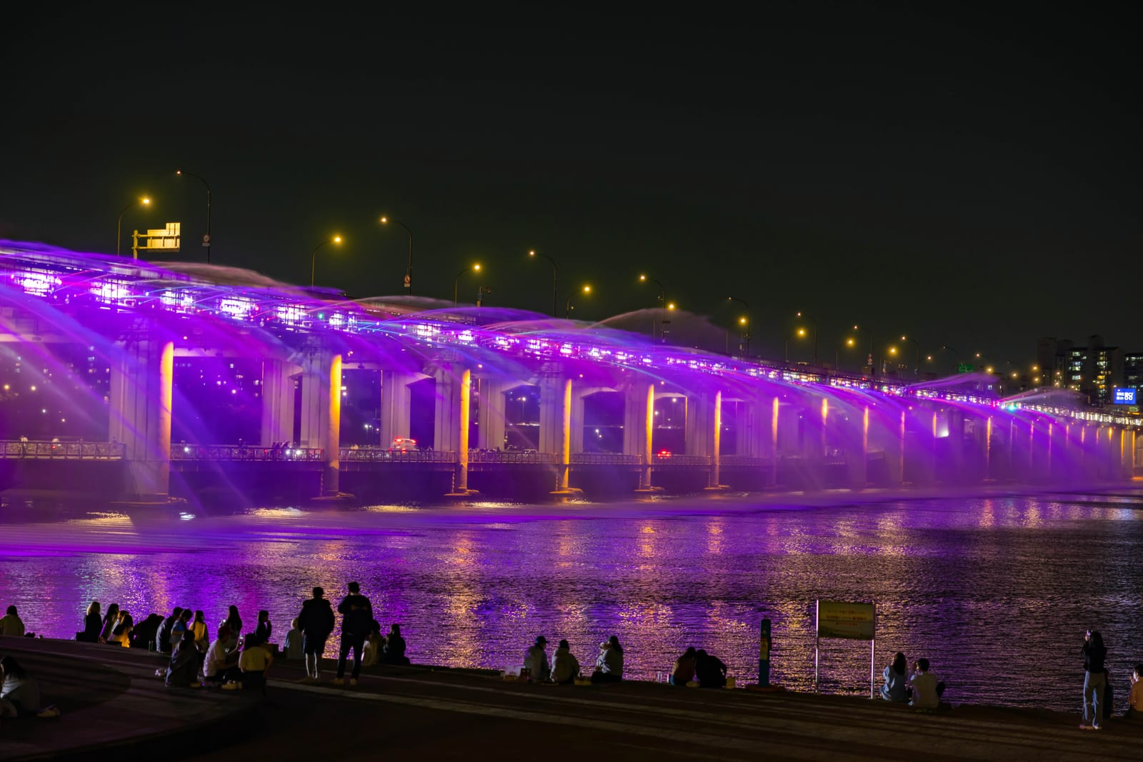 Seoul Night Picnic Guide 2026: Hangang, Ramen, Chicken, Ice Cups