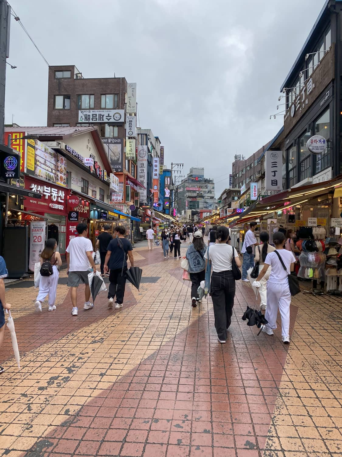 Do Koreans Speak English? Ask Someone Under 35 — What Actually Happens on a Seoul Street