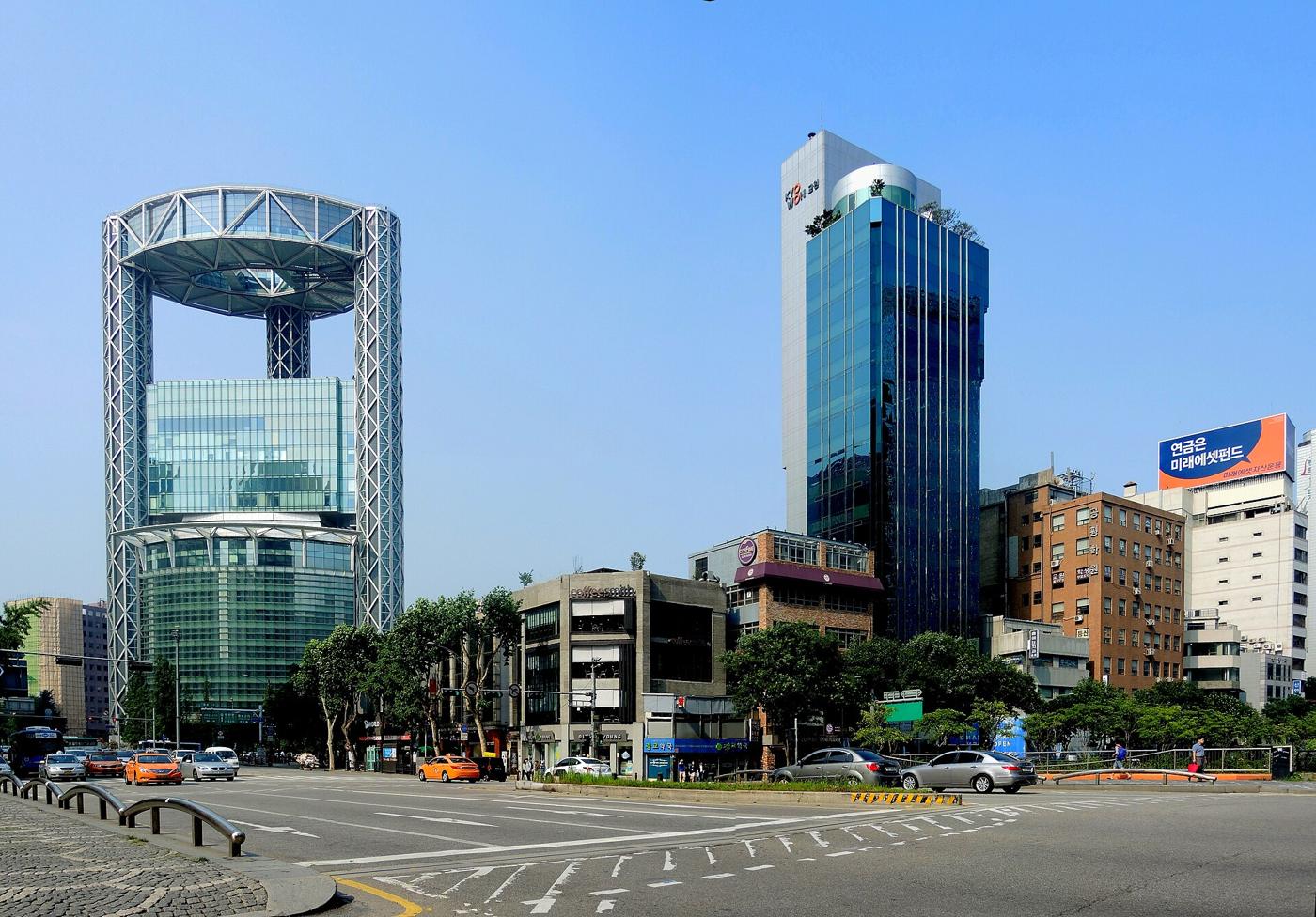 Korea's Digital Nomad Visa (F-1-D), Two and a Half Years On: 743 Issued, 398 Still Here, Zero Applications in Jeju, the New ₩52–105 Million Income Bar, and What It Actually Costs to Work Remotely from Seoul for a Month