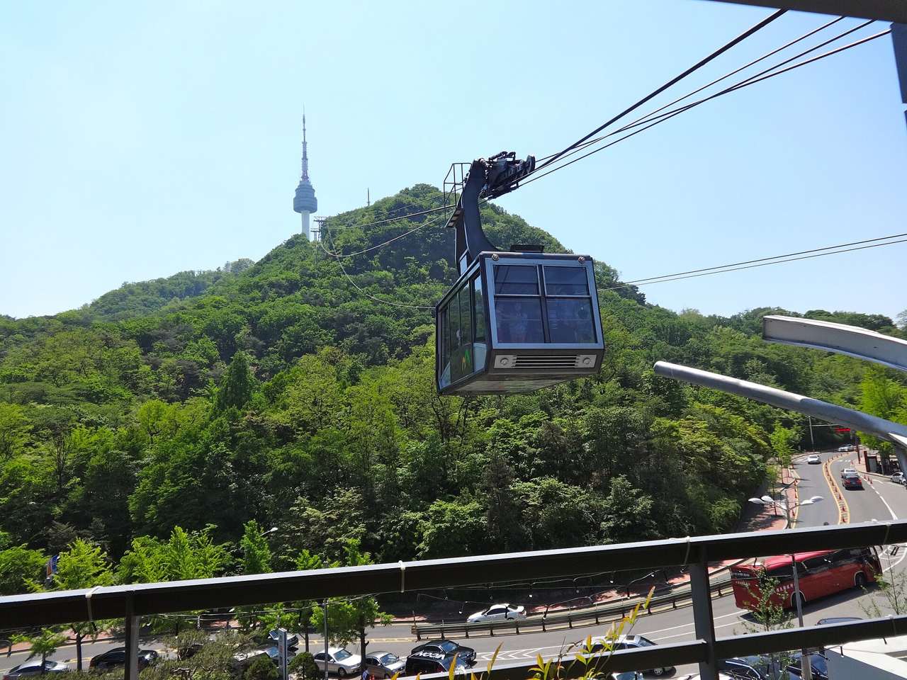 Namsan Cable Car, Seoul, Korea: ₩15,000, a 1–2 Hour Weekend Line, Three Cheaper Ways Up, and Why the Myeongdong Gondola Isn't Running