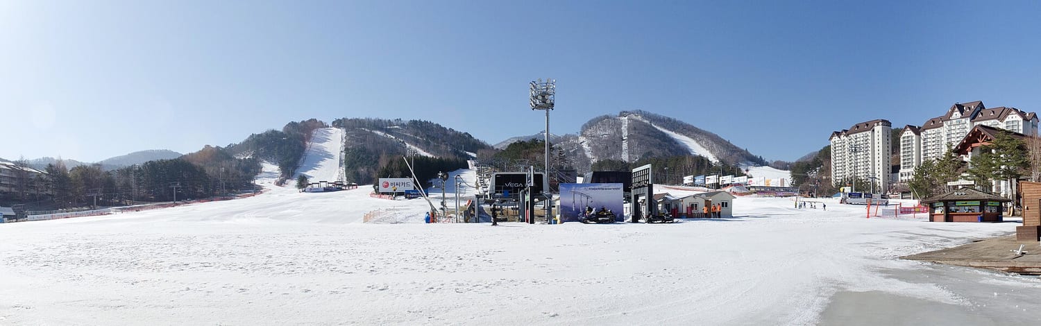 Korean Ski Resorts 2026–27: Season-Pass Prices, the Rounds Closing This Month, and Why Konjiam's English Page Says ₩42,000 When Its Korean Page Says ₩72,000
