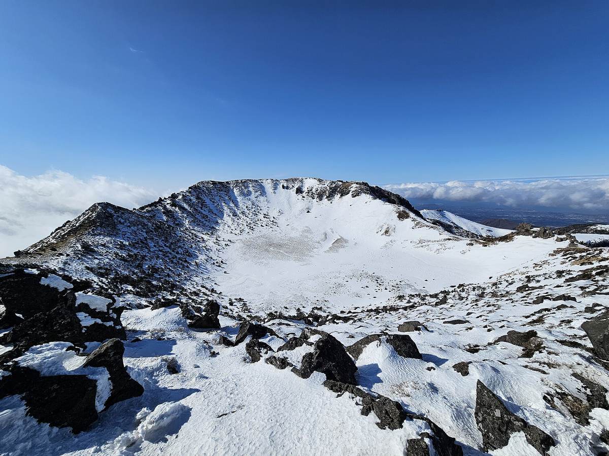Hallasan, Jeju, Korea This Winter: Gwaneumsa Reopened 24 September 2026, the 11:30 Summit Cutoff From 1 October, 1,500 Places a Day and the No-Show Ban