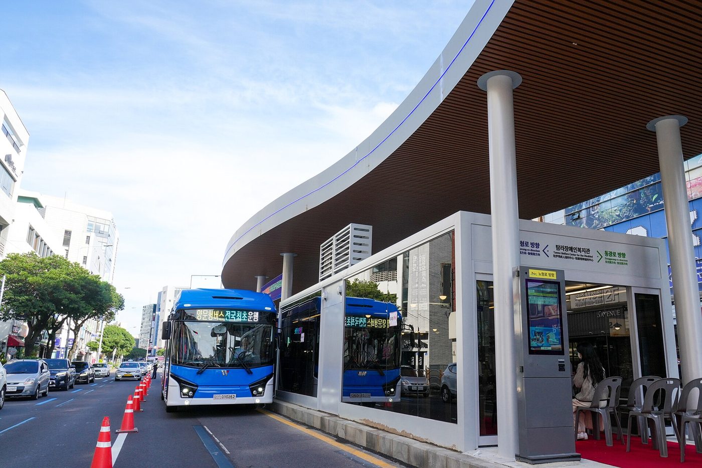 Jeju Buses, Korea (2026): ₩1,150 a Ride, the 600 and 601 Airport Buses to Jungmun, Foreign Cards That Tap, and Getting Around Without a Rental Car